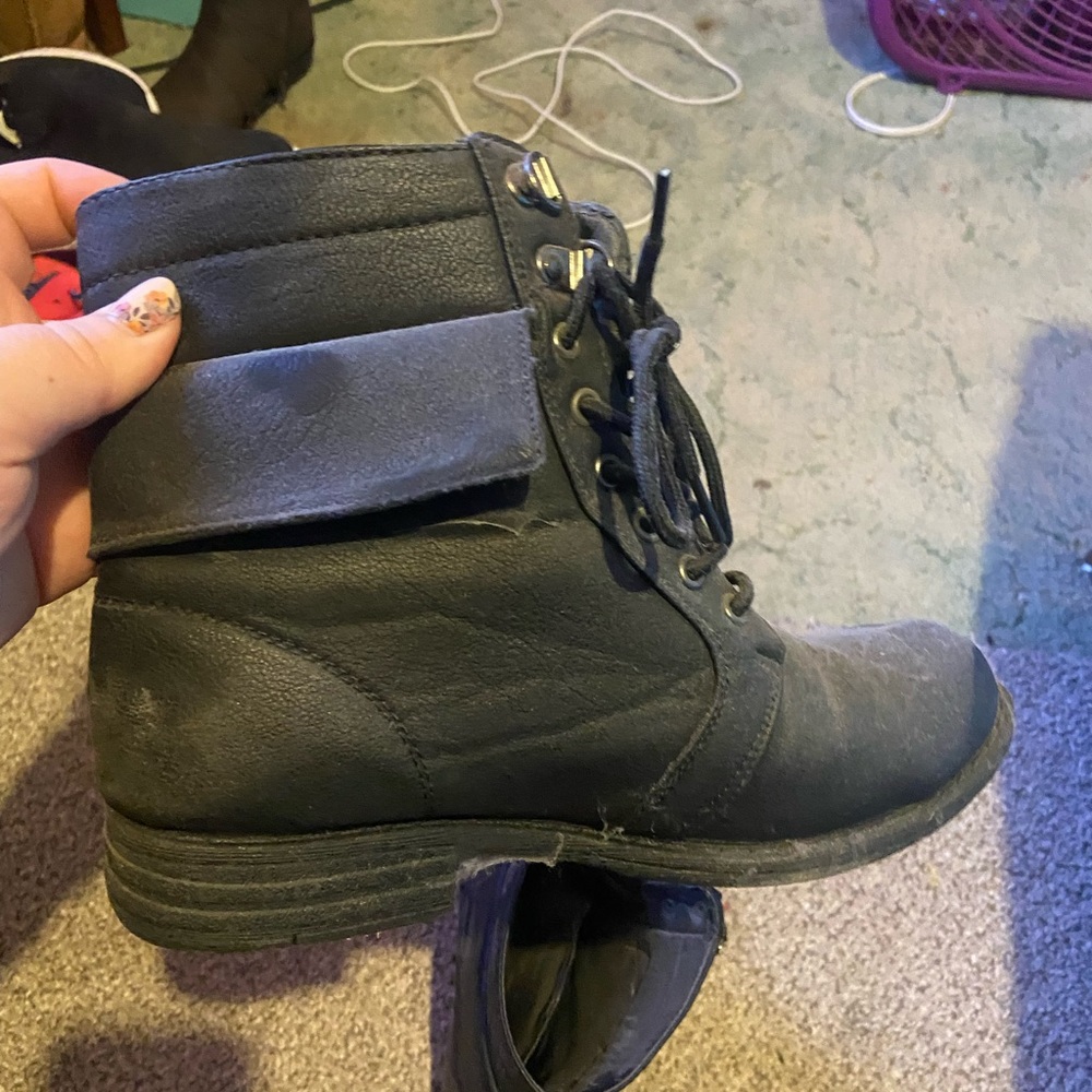 Womens Size 7 Combat boots